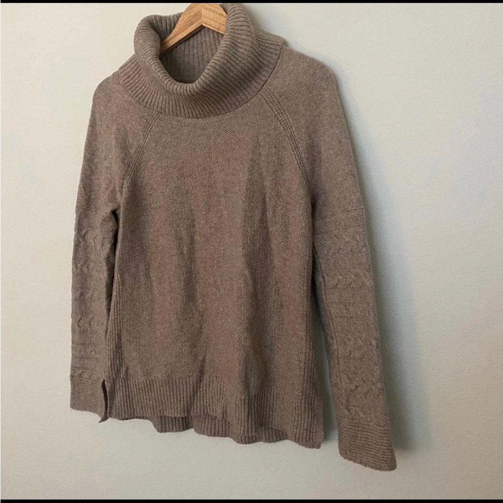 Calvin Klein | Beige Tutleneck Sweater with Patterned Knit Sleeves Size S